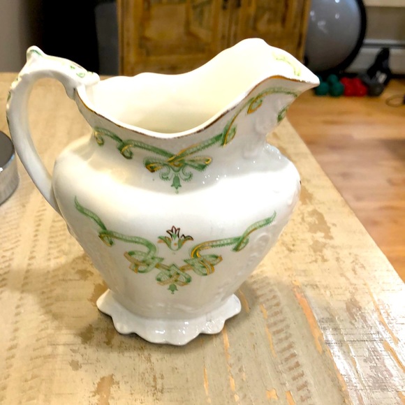 Royal Johnson creamer - Picture 1 of 2